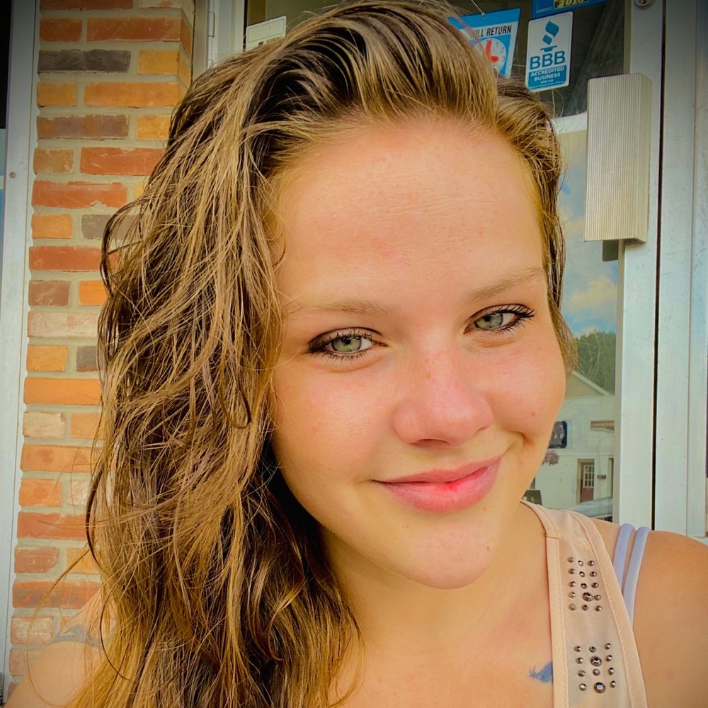 Meet your Posher, Rebecca